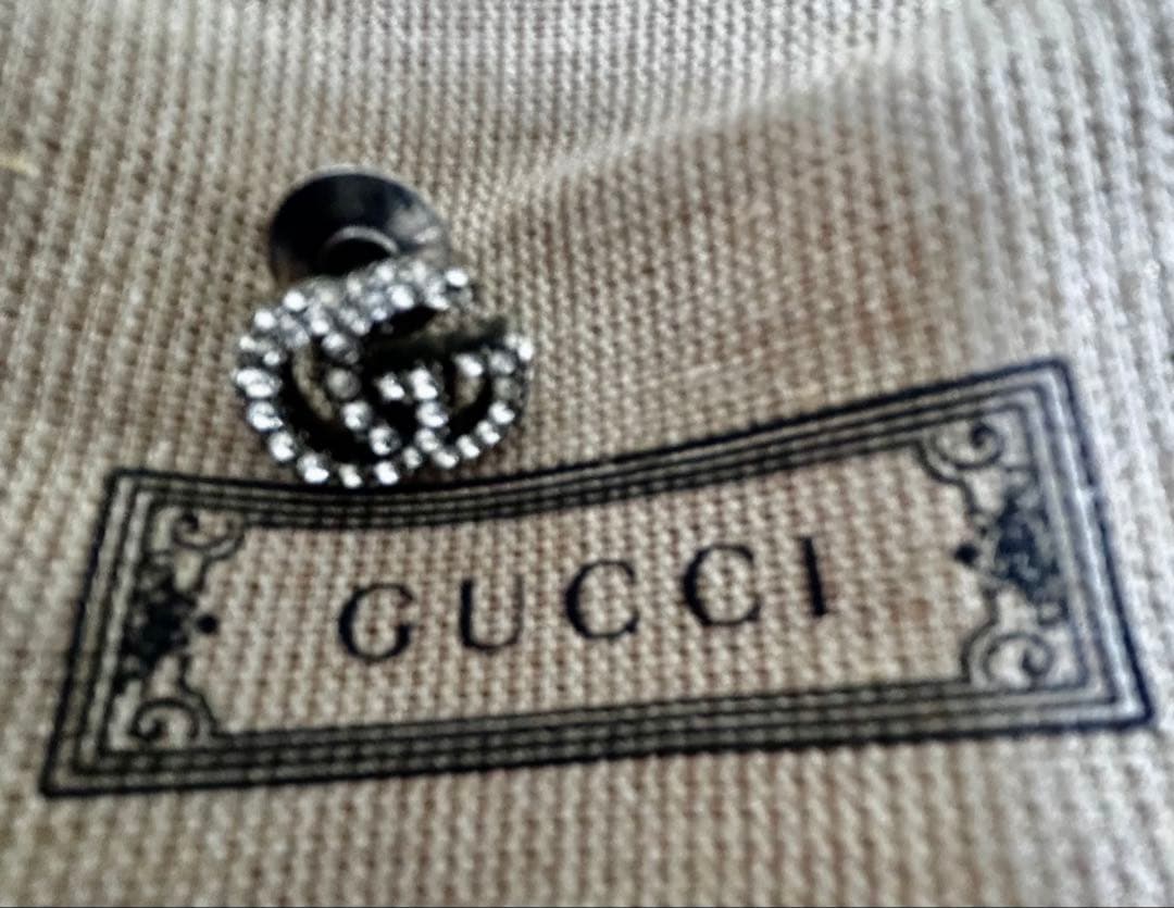 新品同様 GUCCI ダブルGロゴ ピンブローチ