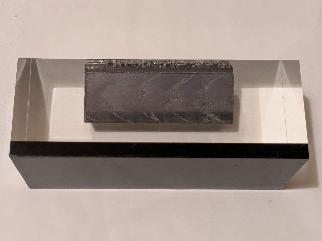 読売新聞社 活字さようなら 記念品 鉛活字 置物 1986年