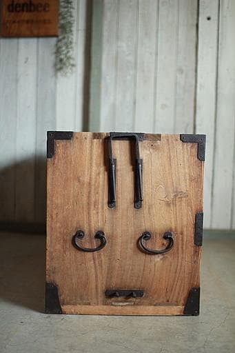 味のある丸金具時代箪笥　桐箪笥　抽斗2段　タンス　収納　古家具　古民家　時代家具