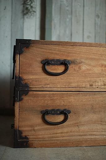 味のある丸金具時代箪笥　桐箪笥　抽斗2段　タンス　収納　古家具　古民家　時代家具