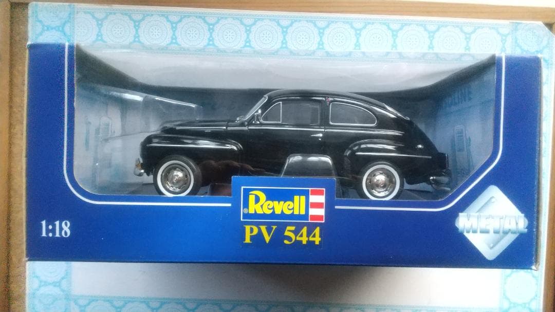 Revell ボルボ PV 544 ミニカー 1/18 ブラック