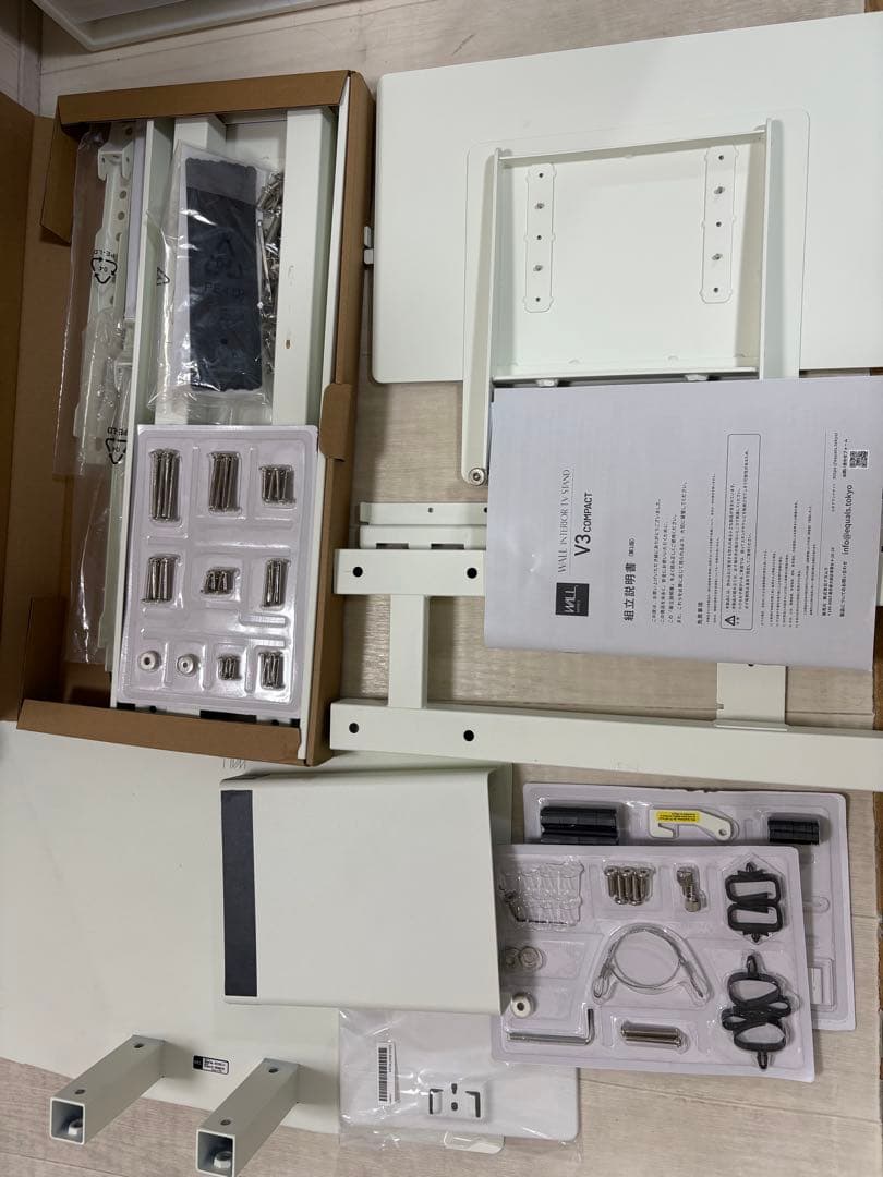 WALL V3 COMPACT ロータイプ　テレビスタンド　専用棚板あり