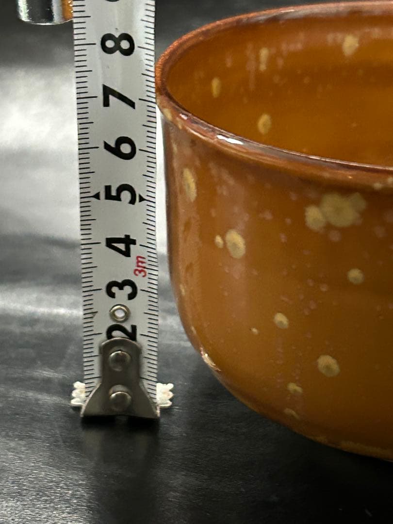 究極の美◾️蔵からコゲ茶色の釉薬に黄金の紋様が浮かび上がる美しい抹茶茶碗が出てきた