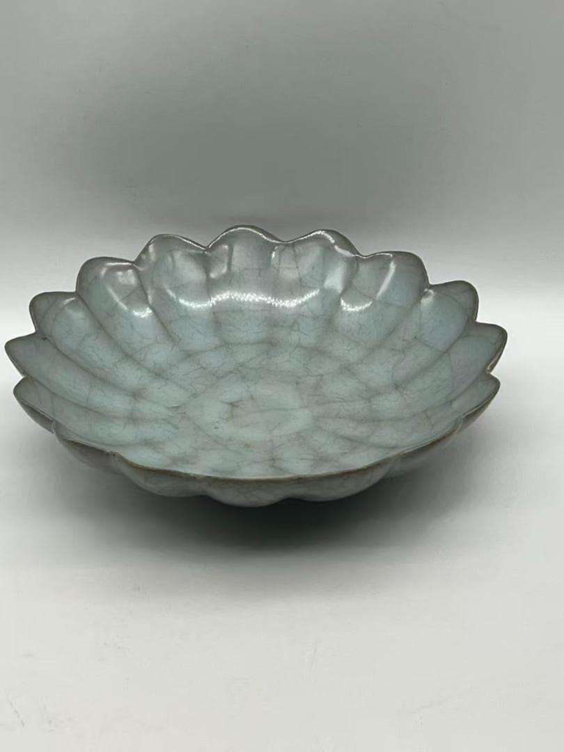 宋時代　青磁　汝官窯盞　南宋官窯 郊壇官窯 菊瓣碗 唐物　茶碗 (A-105)