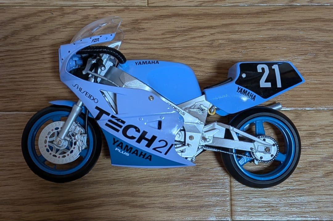 YAMAHA FZR 750 TECH21 1/12スケール