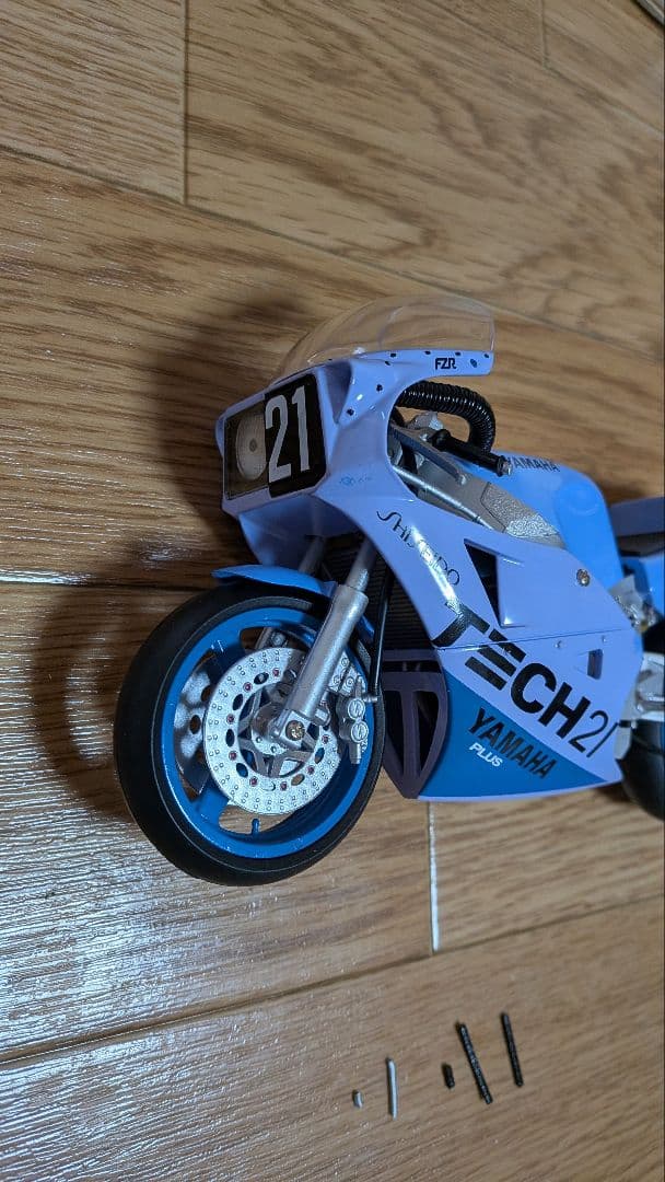 YAMAHA FZR 750 TECH21 1/12スケール