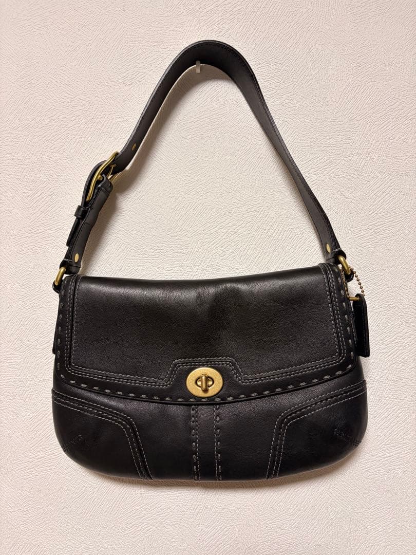 COACH 希少美品　黒レザーバンドバッグ フラップ式