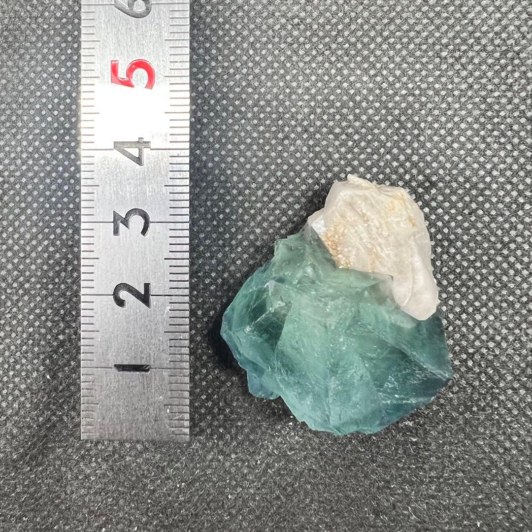 ヤオガンシャン産　「ピーコックグリーン」「孔雀緑色」ブルーウィンドウフローライト