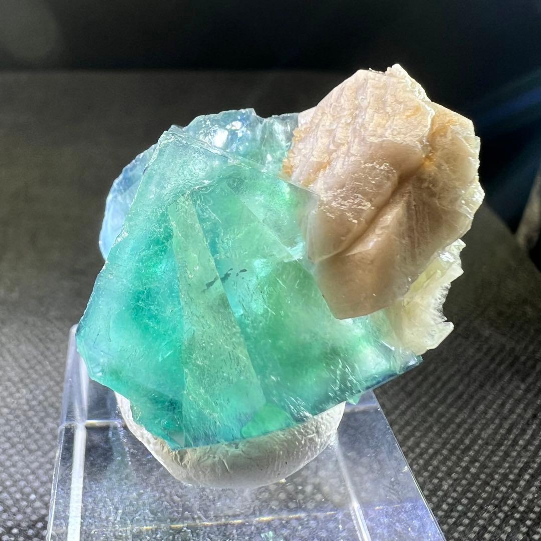 ヤオガンシャン産　「ピーコックグリーン」「孔雀緑色」ブルーウィンドウフローライト