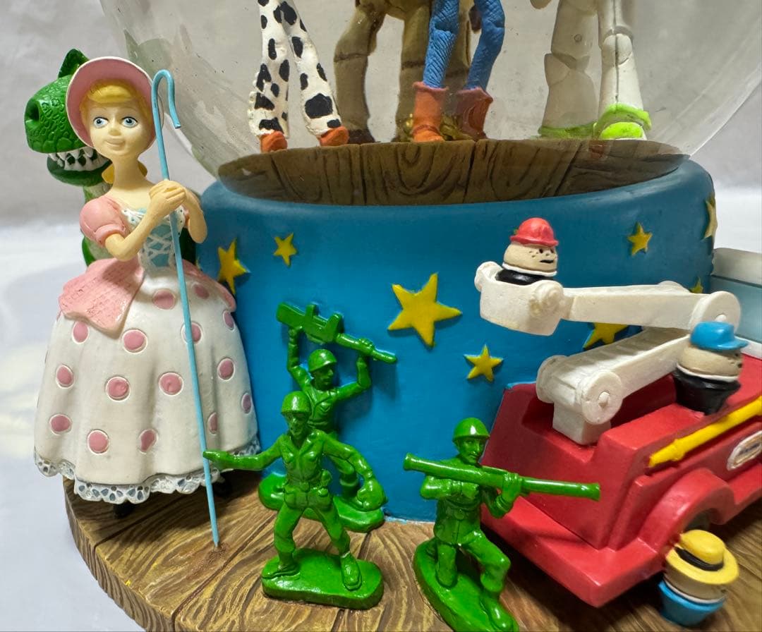 ディズニー トイストーリー オルゴール付きスノーグローブ