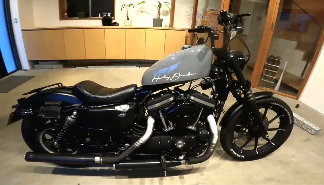 XL883N用　サイモンカスタム製 タンクカバー グレー