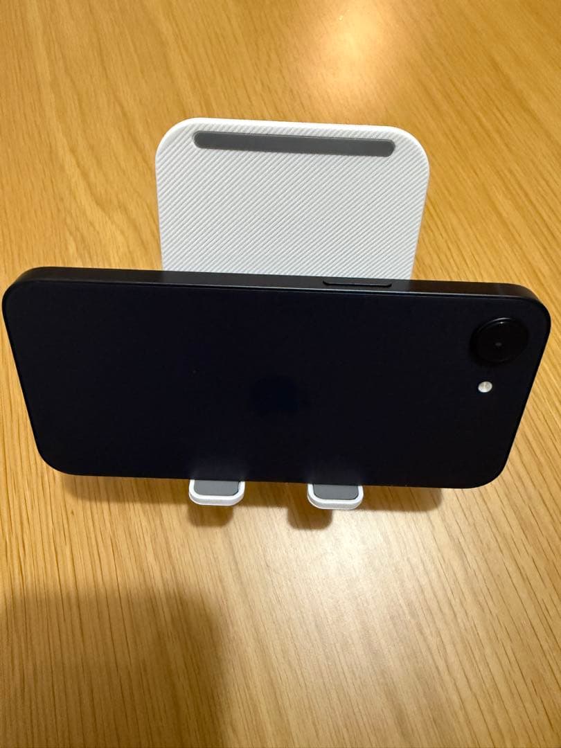 iPhone16e 256GB アップル購入 完済済 bat100% 充33