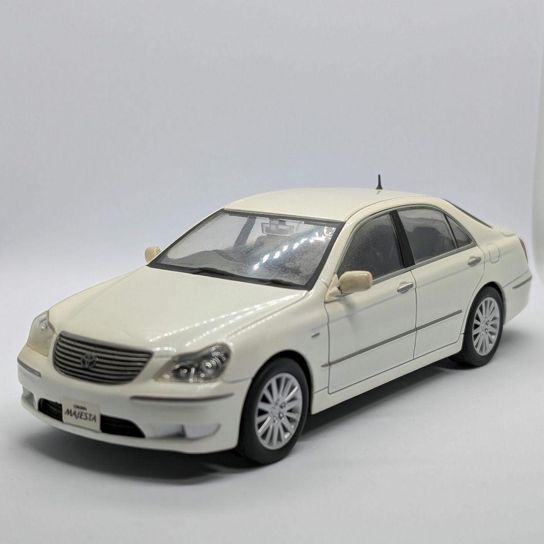 トヨタ クラウン マジェスタ ホワイトパールクリスタルシャイン カラーサンプル