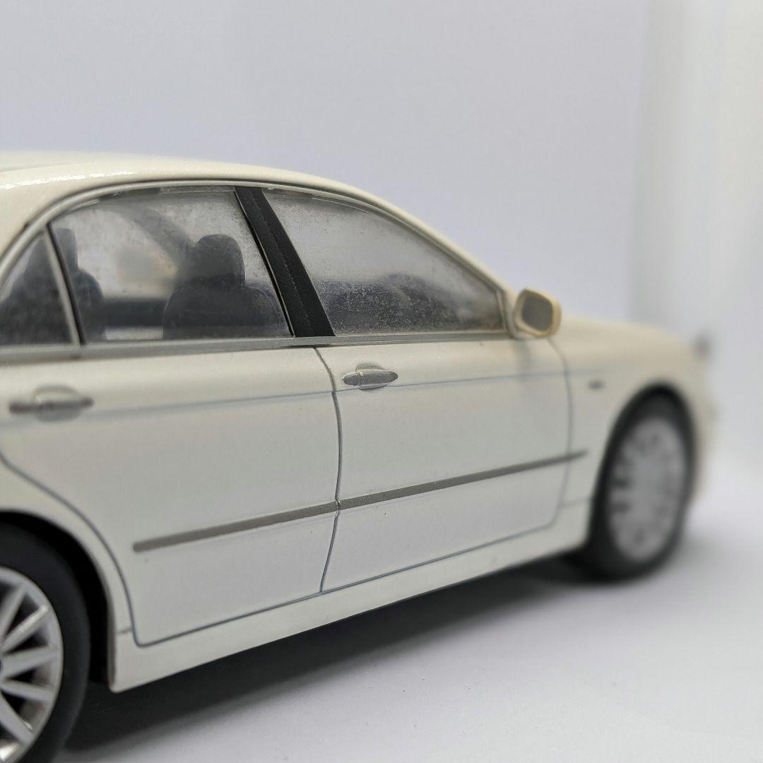 トヨタ クラウン マジェスタ ホワイトパールクリスタルシャイン カラーサンプル