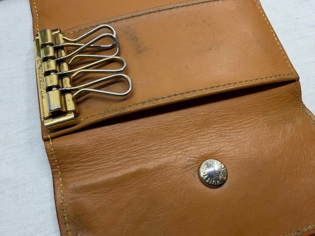 ルイ ヴィトン ミュルティクレ４ ノマド キャラメル M85072