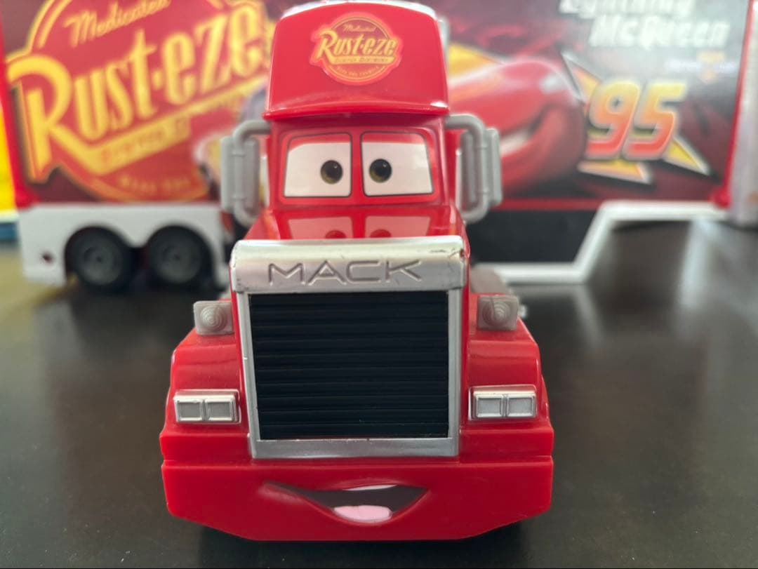 希少 ディズニー カーズ トミカ 大きなコレクションケース