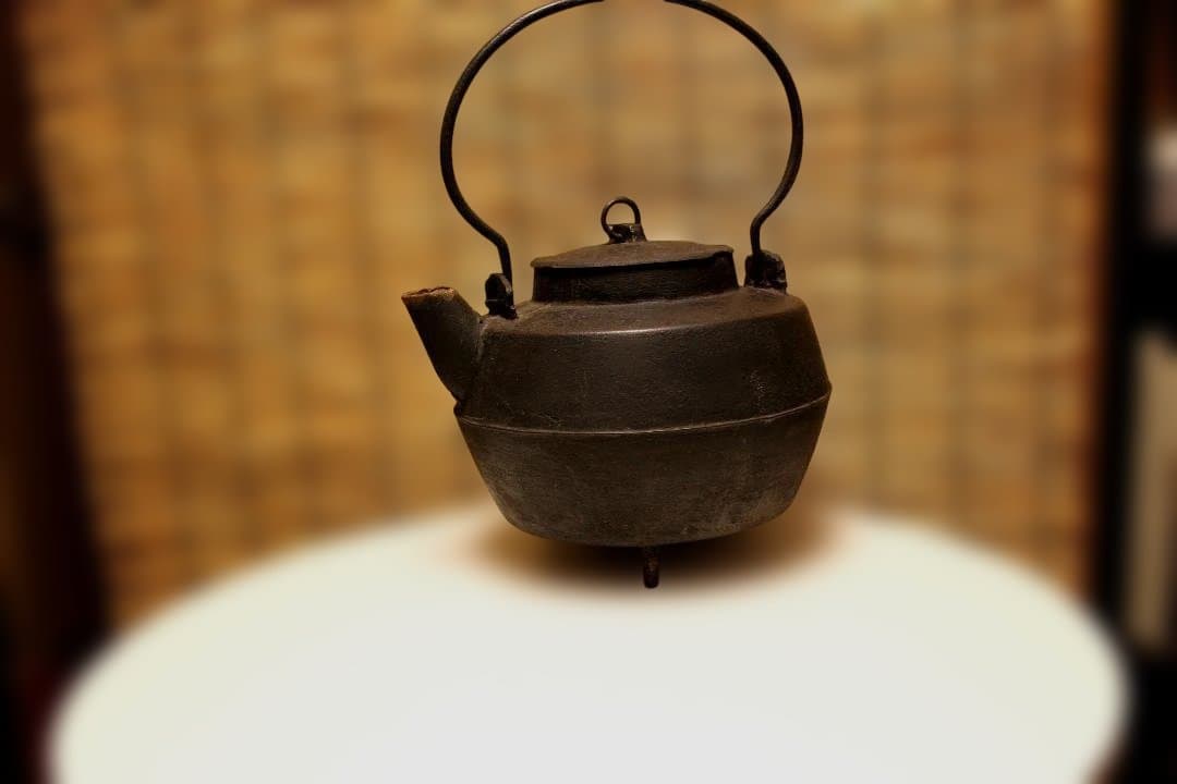 古鉄瓶　　銅環三足鉄砲口大鉄瓶　希少品　　水漏れなし