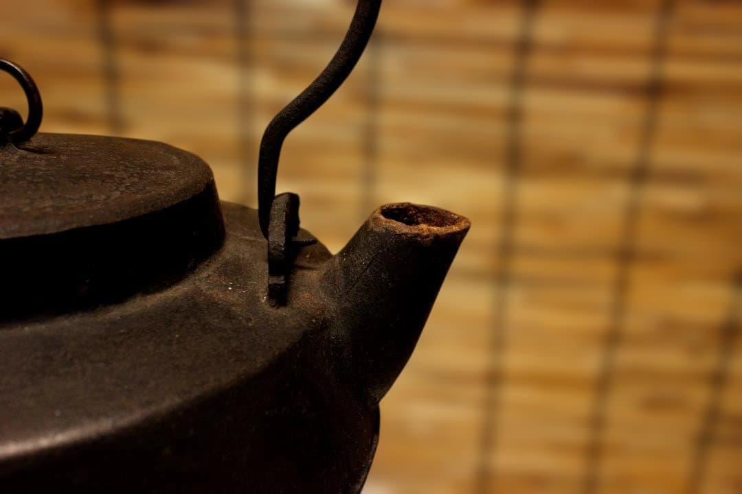 古鉄瓶　　銅環三足鉄砲口大鉄瓶　希少品　　水漏れなし