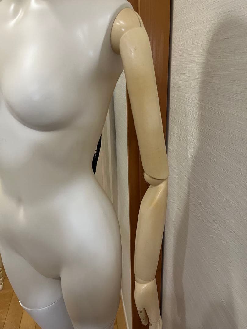 女性マネキン ホワイト 円形スタンド付き