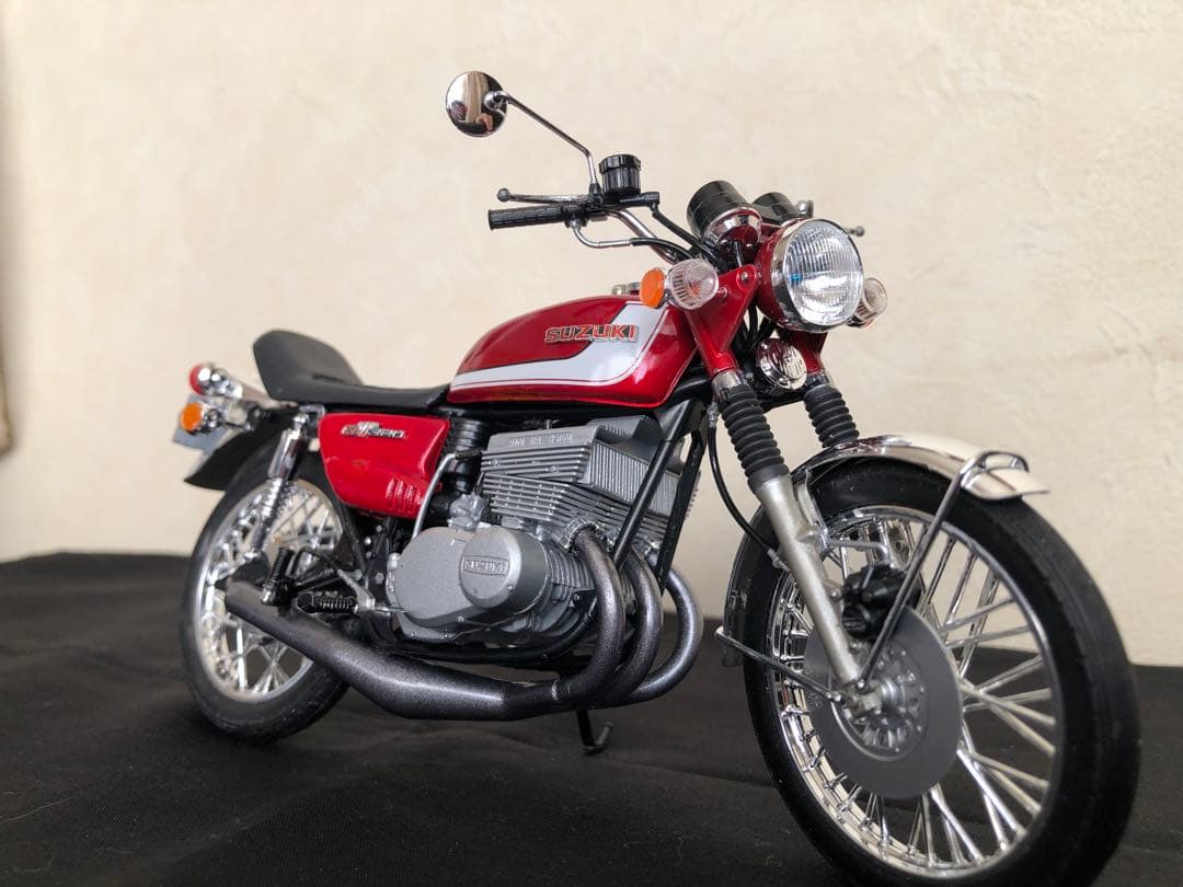 GT380-カスタムプラモデル・キャンディーレッドマイカ完成品・ケース付き。