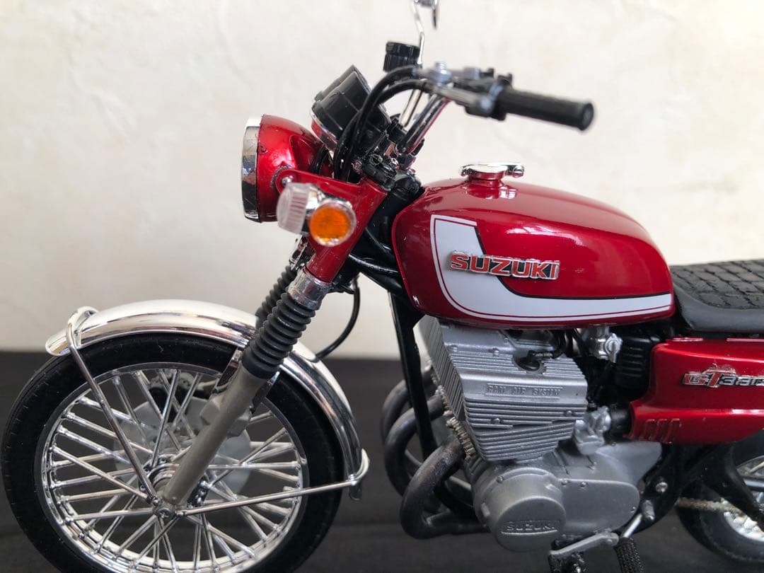 GT380-カスタムプラモデル・キャンディーレッドマイカ完成品・ケース付き。