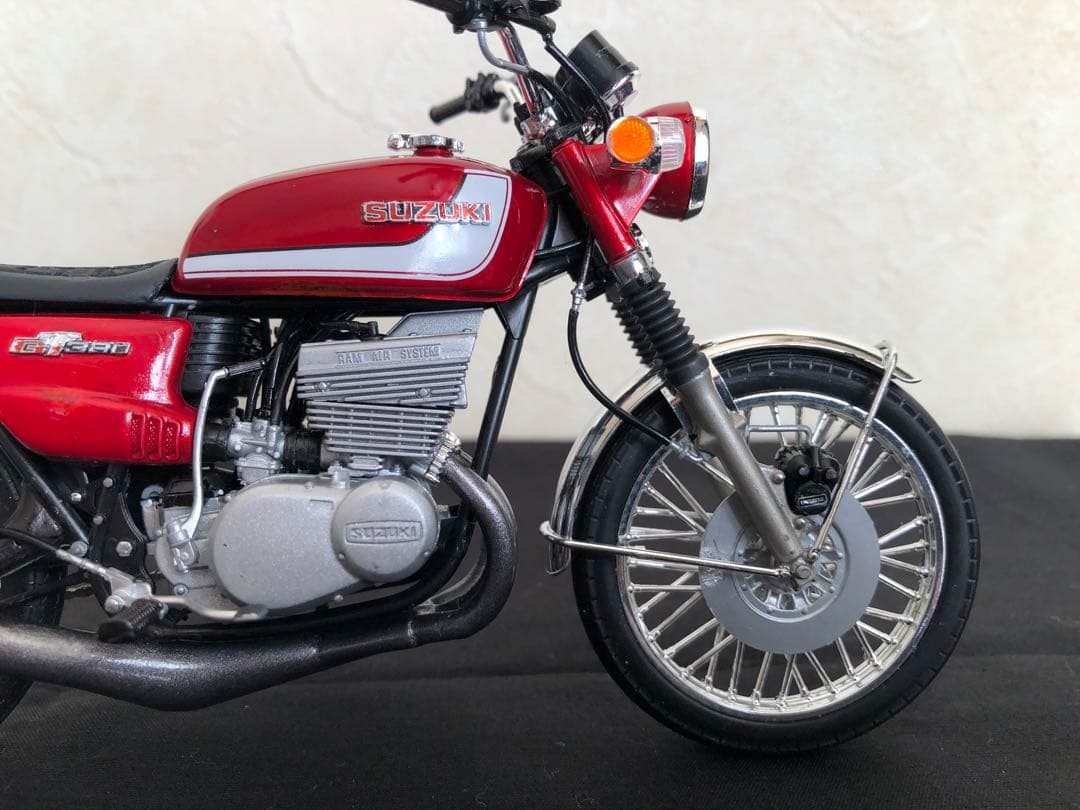 GT380-カスタムプラモデル・キャンディーレッドマイカ完成品・ケース付き。