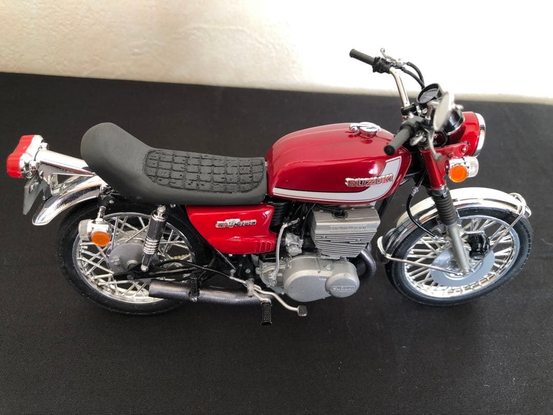 GT380-カスタムプラモデル・キャンディーレッドマイカ完成品・ケース付き。