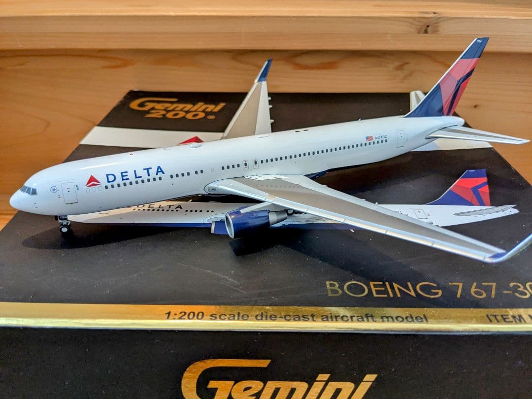 Gemini DELTA 767-300 1/200 ジェミニ