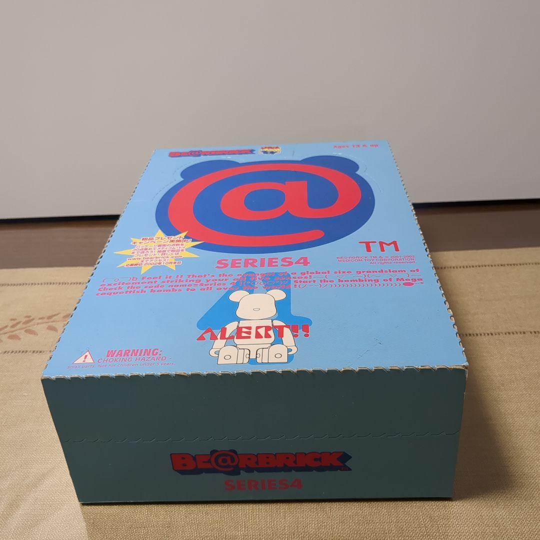 未開封box　BE@RBRICK　ベアブリックシリーズ4