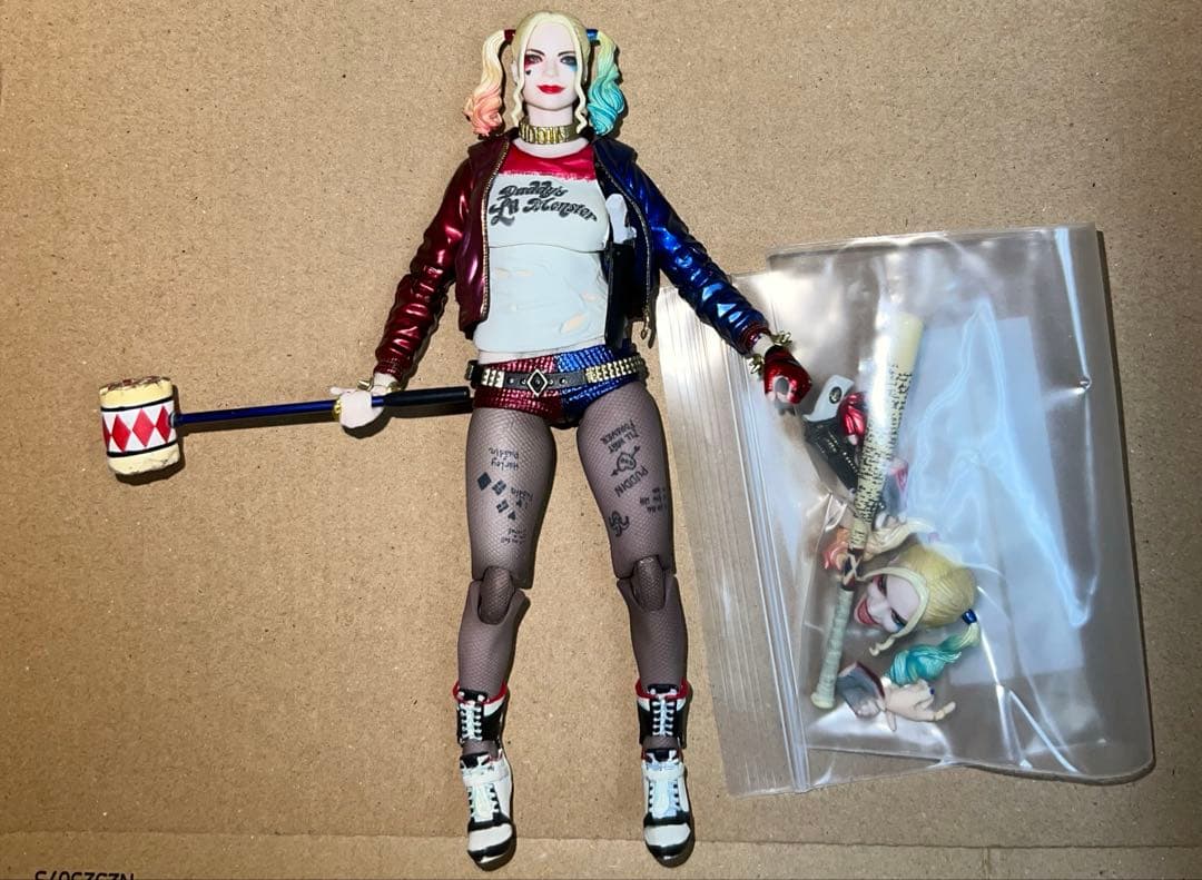 MAFEX ハーレイクイン　スーサイドスクワッド　フィギュア