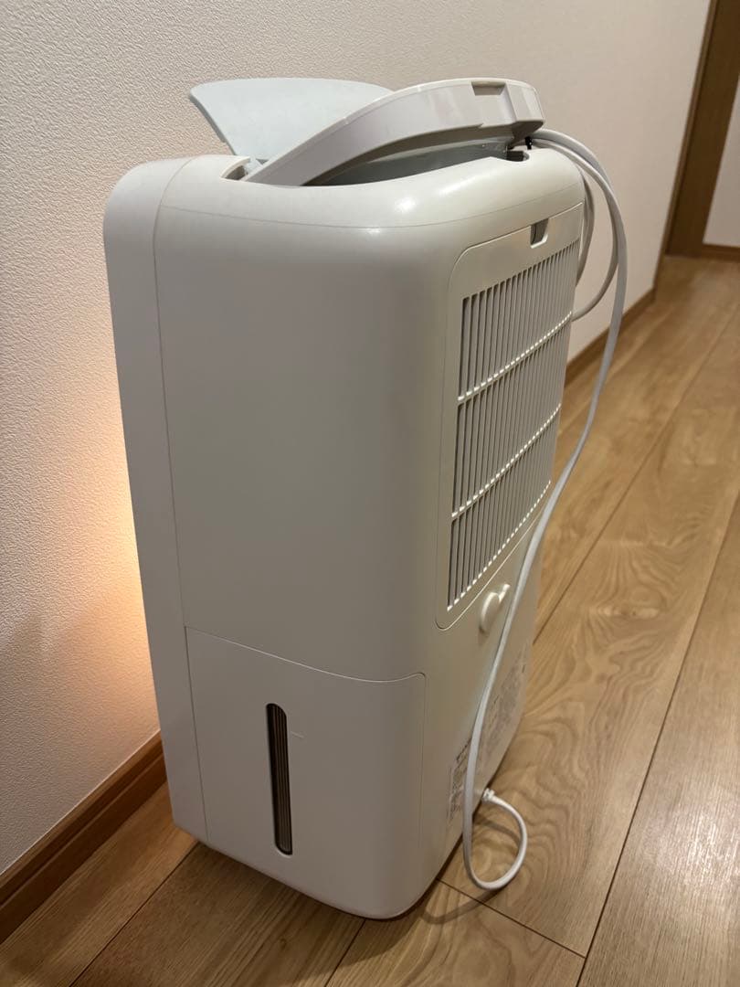 美品　SHARP 除湿機 CV-N71-W ホワイト