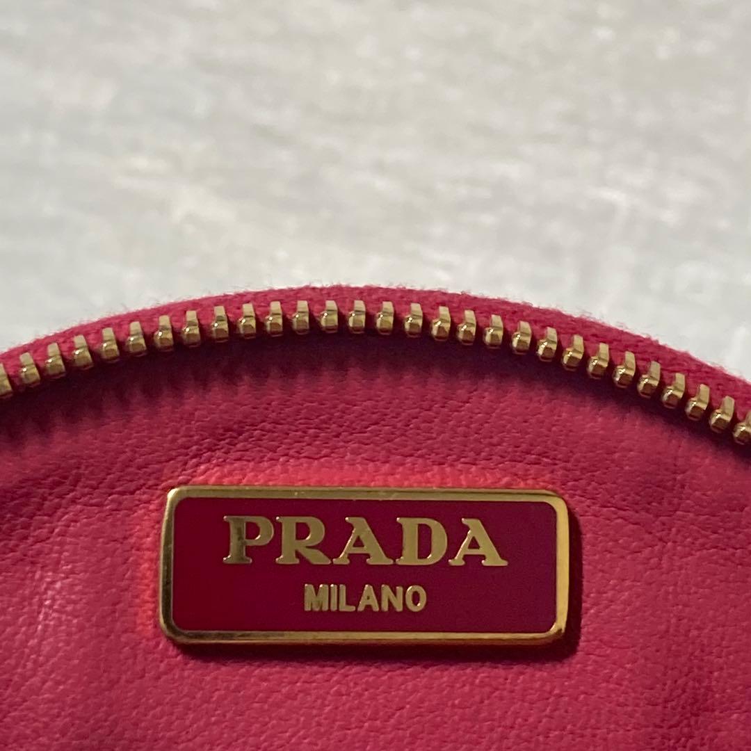 早い者勝ち　美品　PRADA プラダ　小銭入れ　ケース　ピンク　チャーム