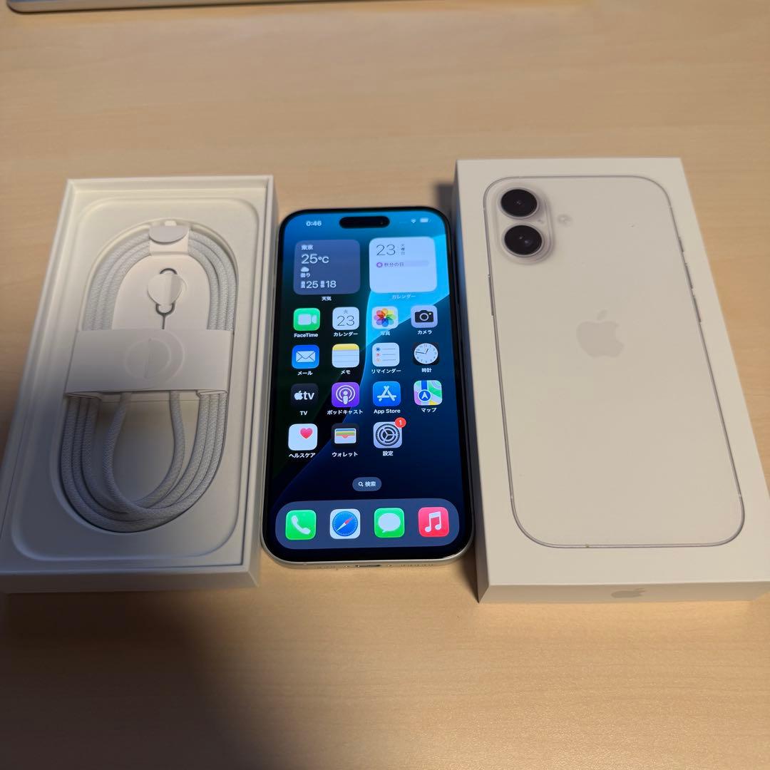 【美品】iPhone16 128GB ホワイト SIMフリー ACアダプタ付