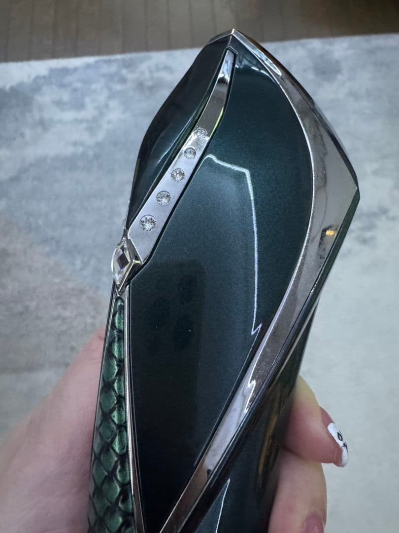 the Vzusa 美顔器 充電ケーブル付き