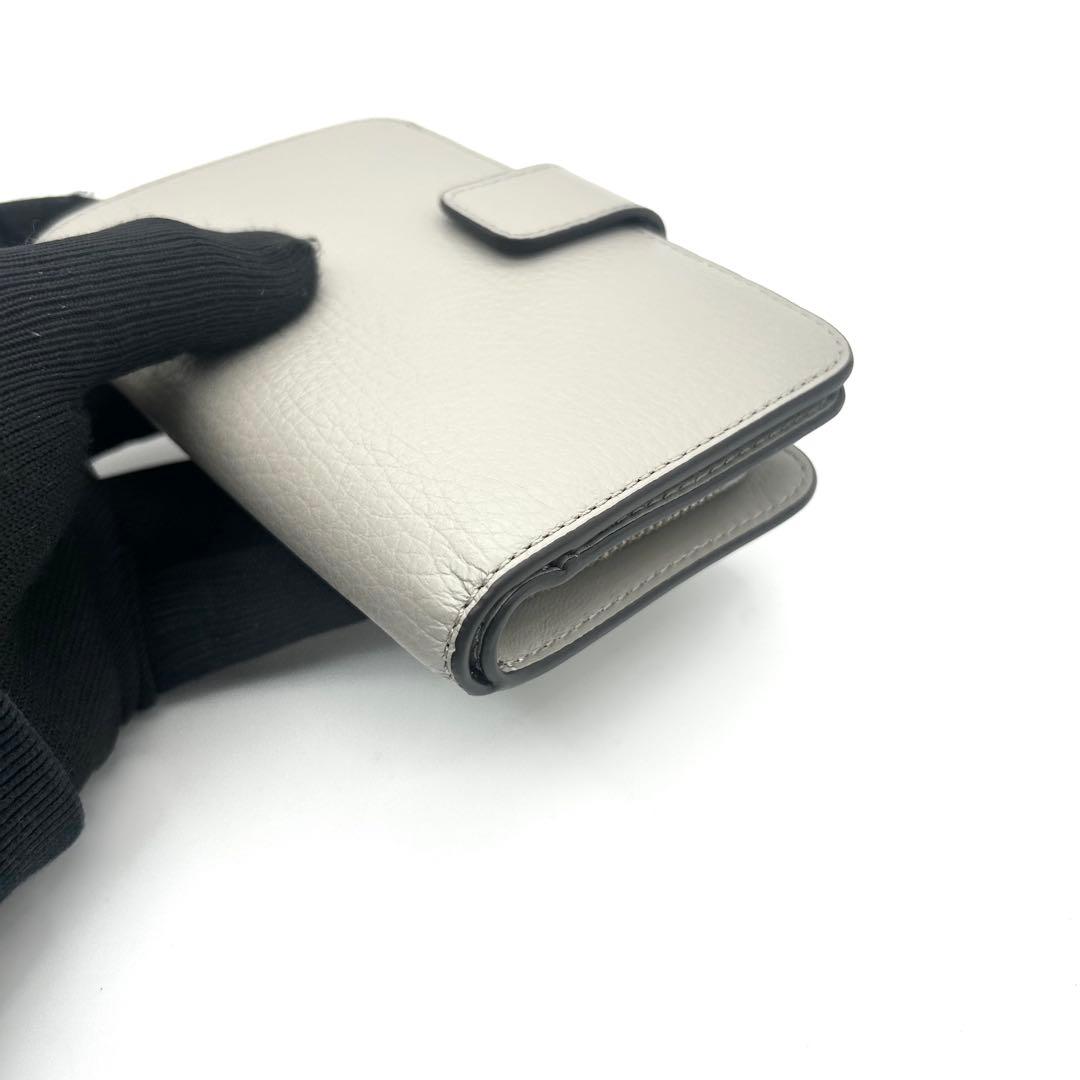 未使用級　FURLA　フルラ　カメリア　二つ折り財布　レザー　アーチロゴ