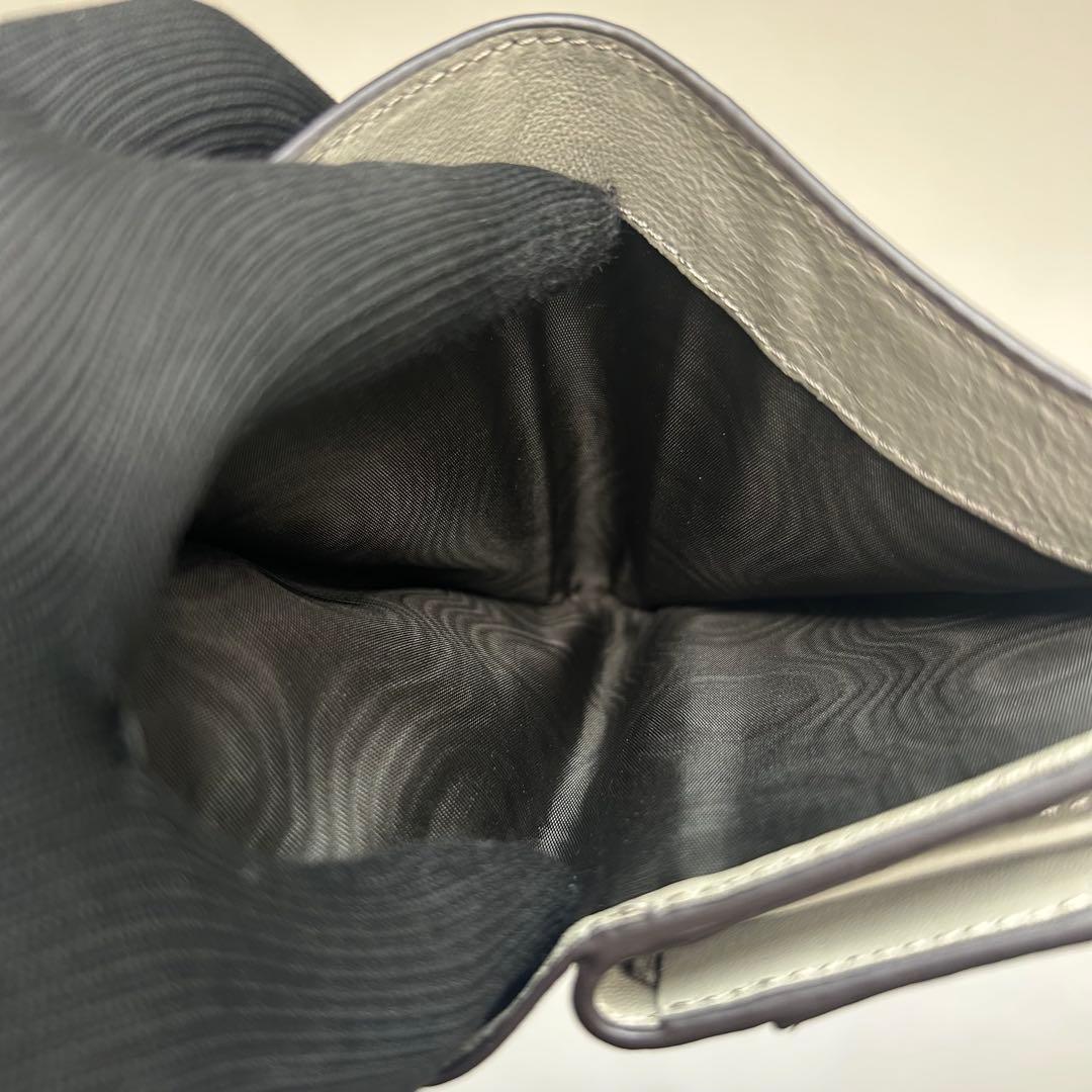 未使用級　FURLA　フルラ　カメリア　二つ折り財布　レザー　アーチロゴ