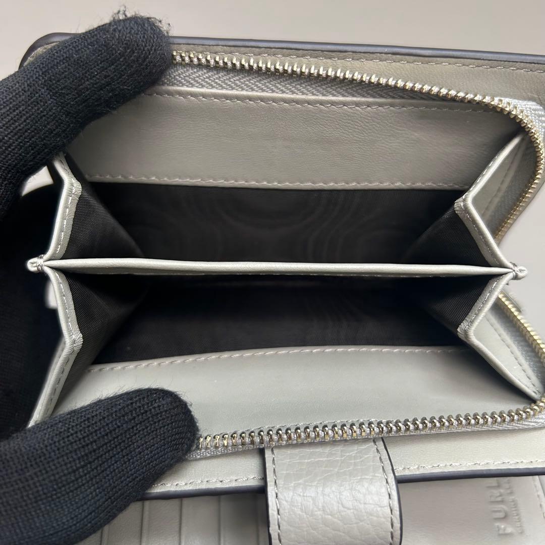 未使用級　FURLA　フルラ　カメリア　二つ折り財布　レザー　アーチロゴ