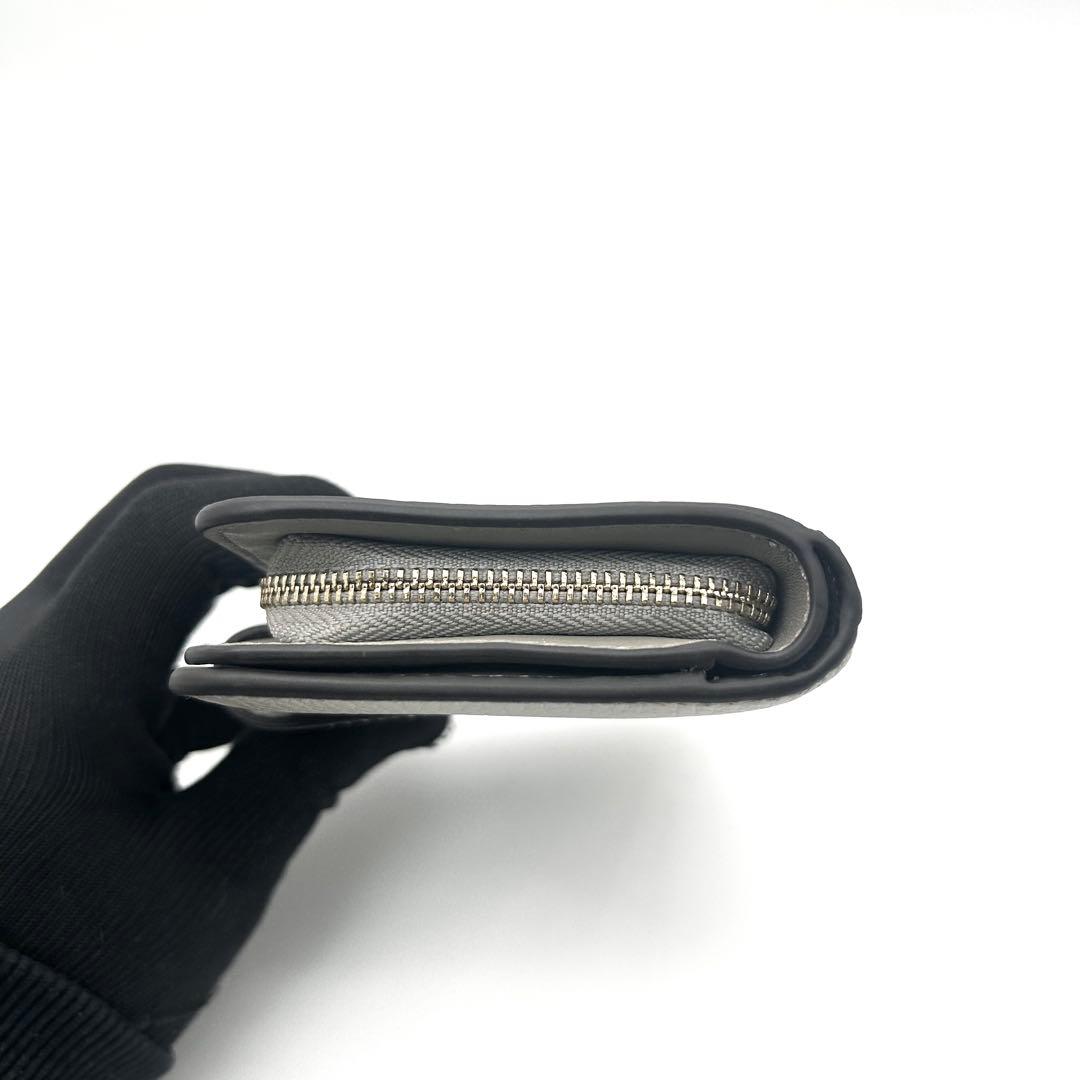 未使用級　FURLA　フルラ　カメリア　二つ折り財布　レザー　アーチロゴ