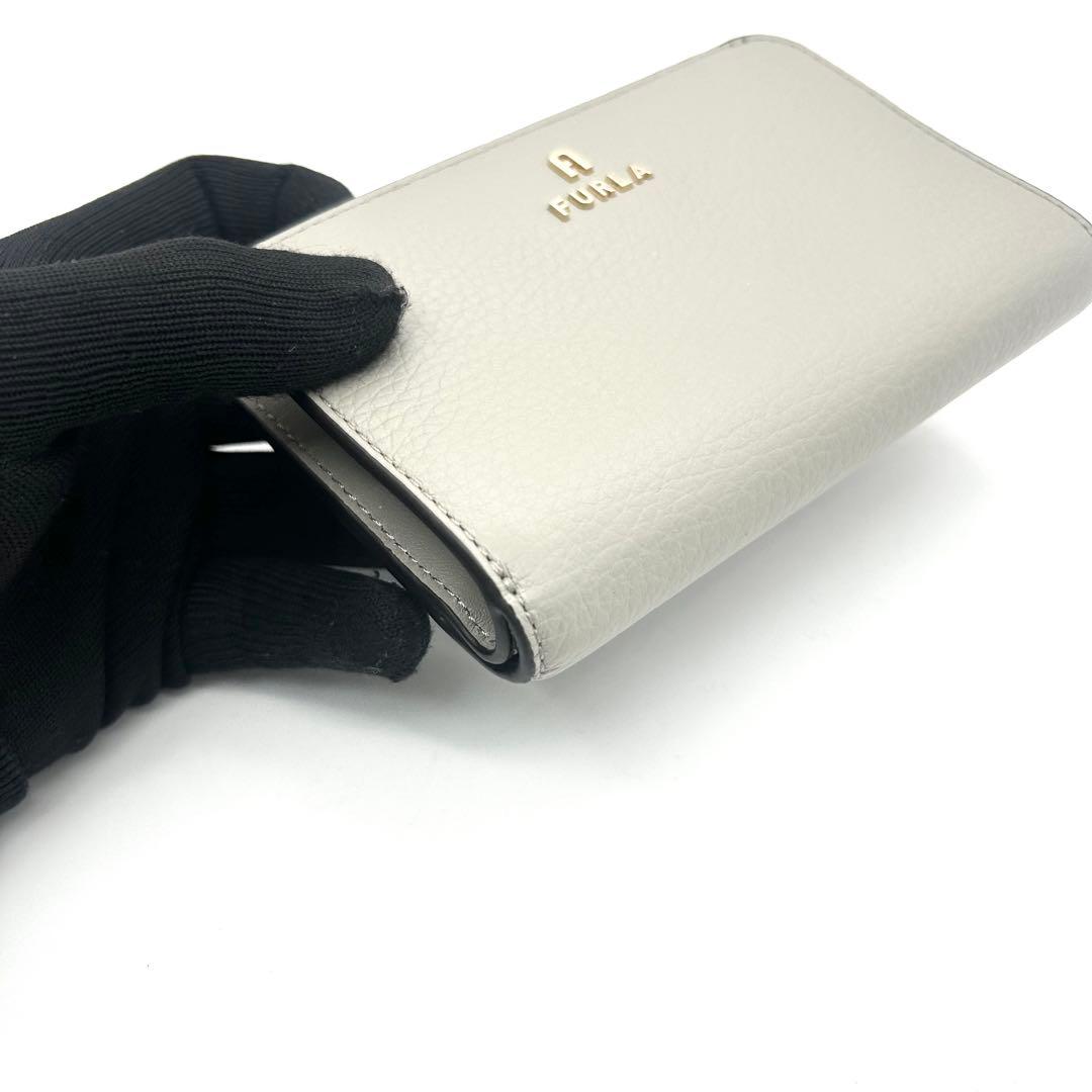 未使用級　FURLA　フルラ　カメリア　二つ折り財布　レザー　アーチロゴ