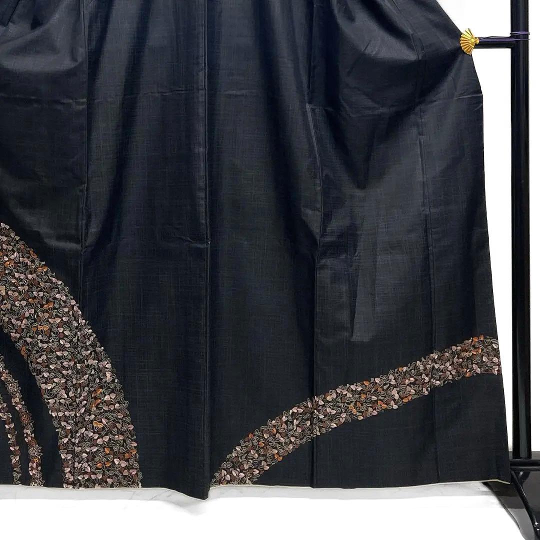 付け下げ　染大島紬　刺繍　葡萄　蔦　黒地　紋無し　着物　093a d