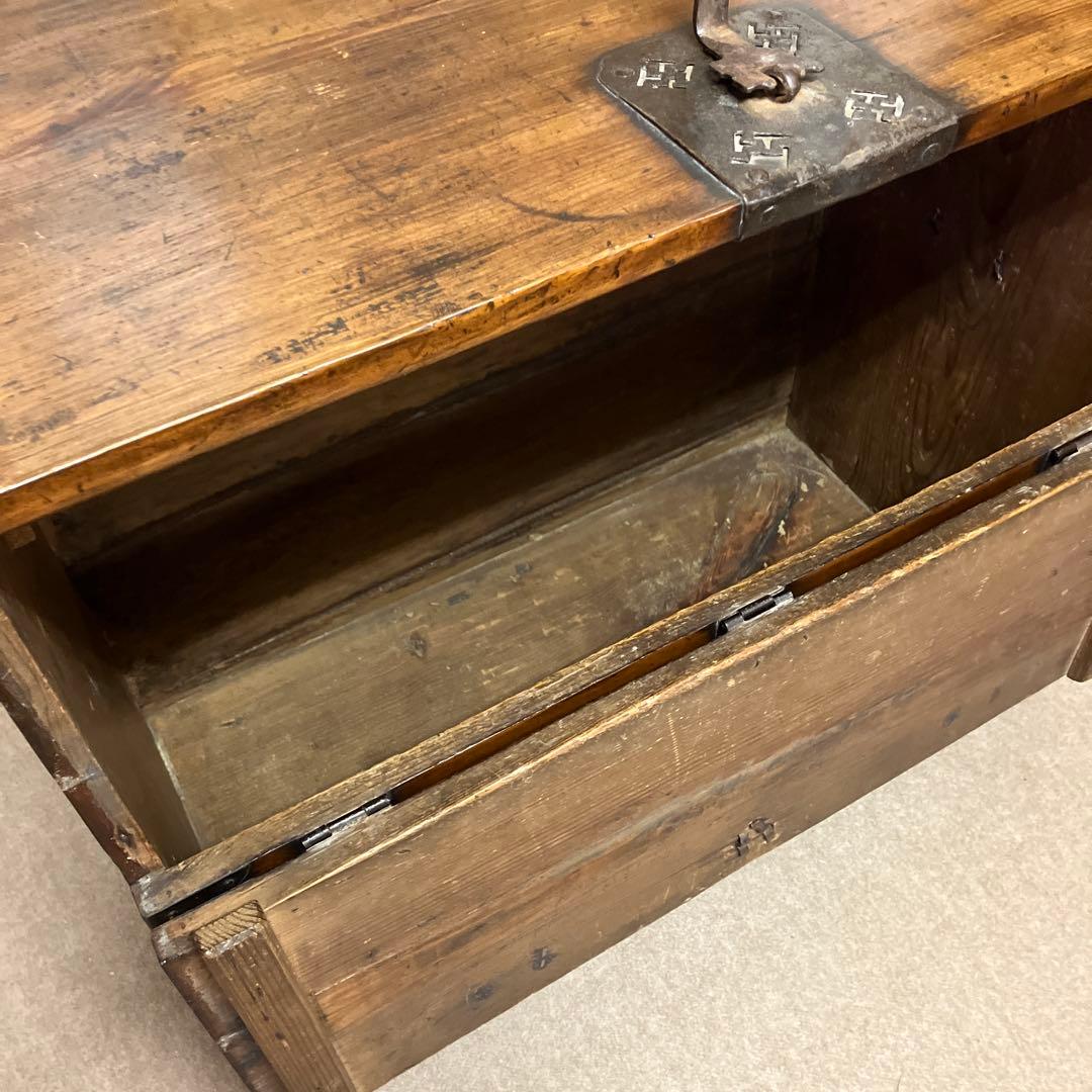 アンティークな李朝家具バンダジ（横幅８１㌢、奥行４３㌢、高さ７５㌢　錠前付き）