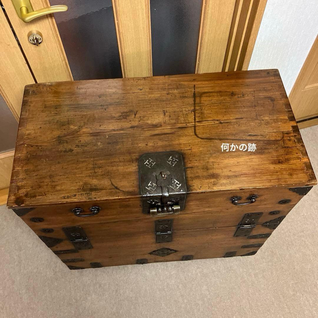 アンティークな李朝家具バンダジ（横幅８１㌢、奥行４３㌢、高さ７５㌢　錠前付き）