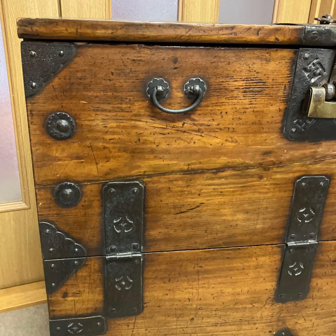 アンティークな李朝家具バンダジ（横幅８１㌢、奥行４３㌢、高さ７５㌢　錠前付き）