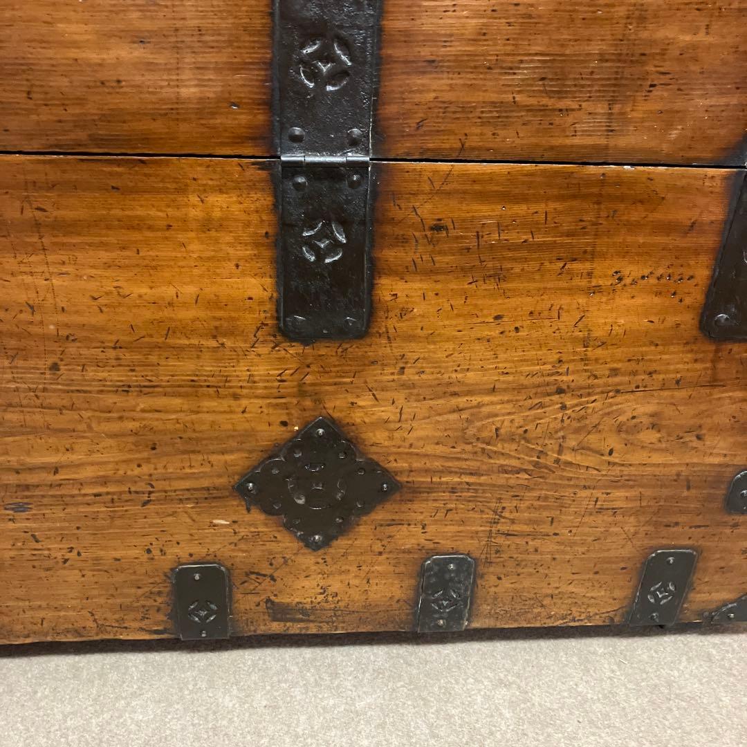 アンティークな李朝家具バンダジ（横幅８１㌢、奥行４３㌢、高さ７５㌢　錠前付き）