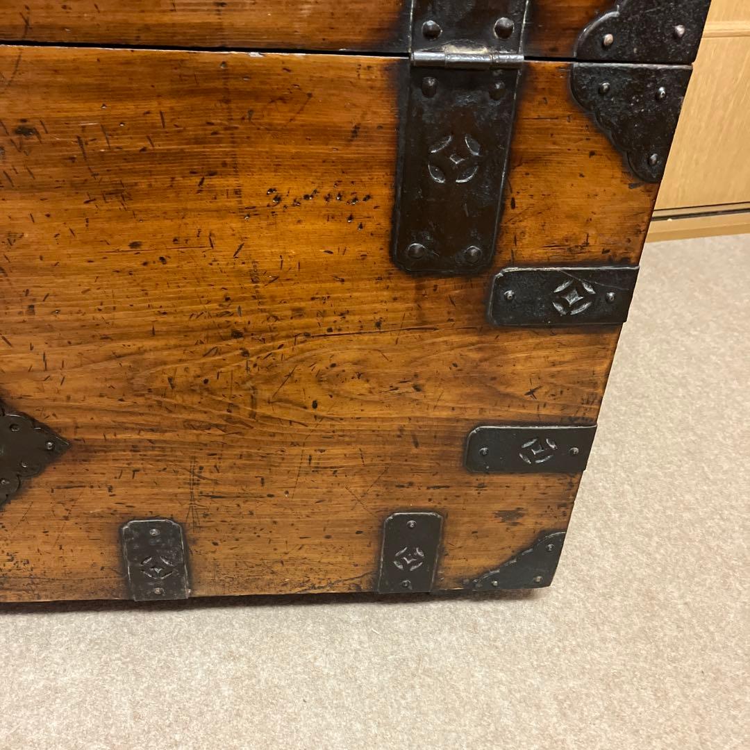 アンティークな李朝家具バンダジ（横幅８１㌢、奥行４３㌢、高さ７５㌢　錠前付き）