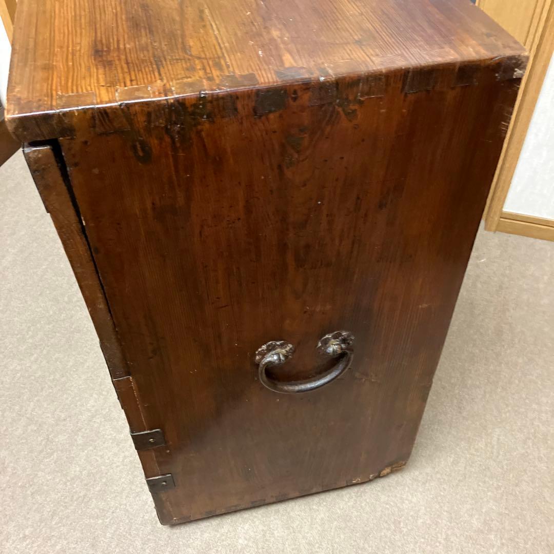 アンティークな李朝家具バンダジ（横幅８１㌢、奥行４３㌢、高さ７５㌢　錠前付き）