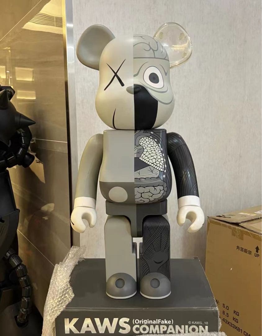 正規品　ベアブリック1000% 人体模型 カウズ kaws フィギュア