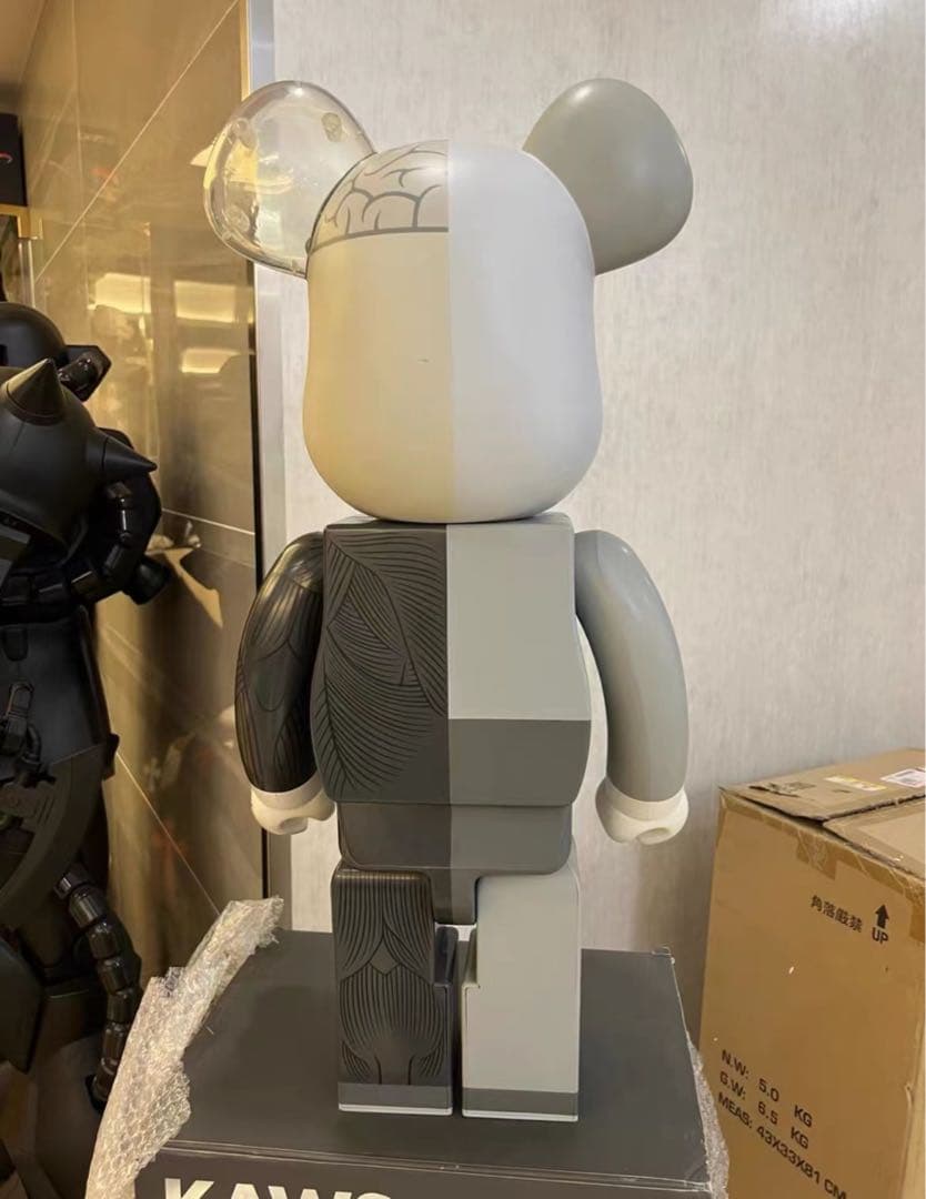 正規品　ベアブリック1000% 人体模型 カウズ kaws フィギュア
