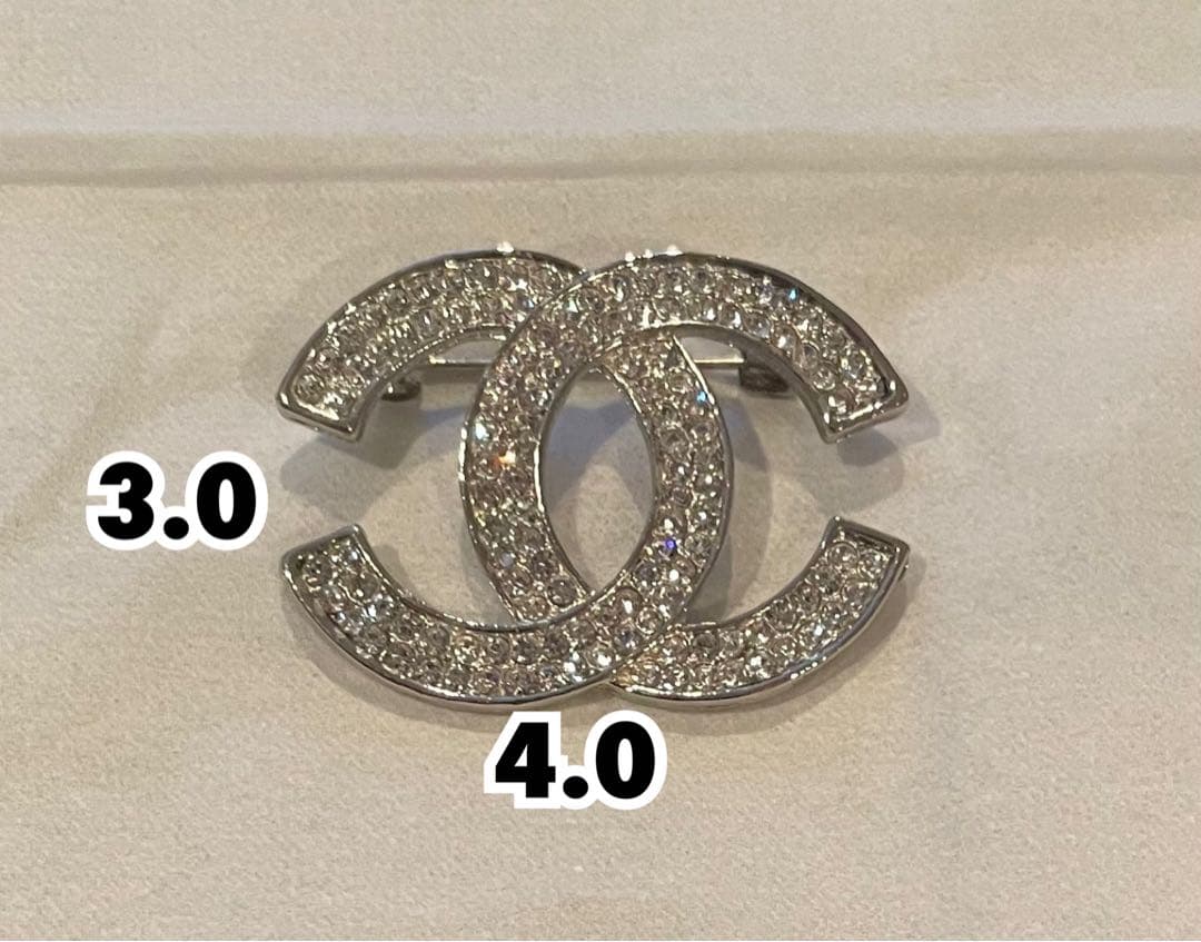 CHANEL ロゴブローチ シルバー