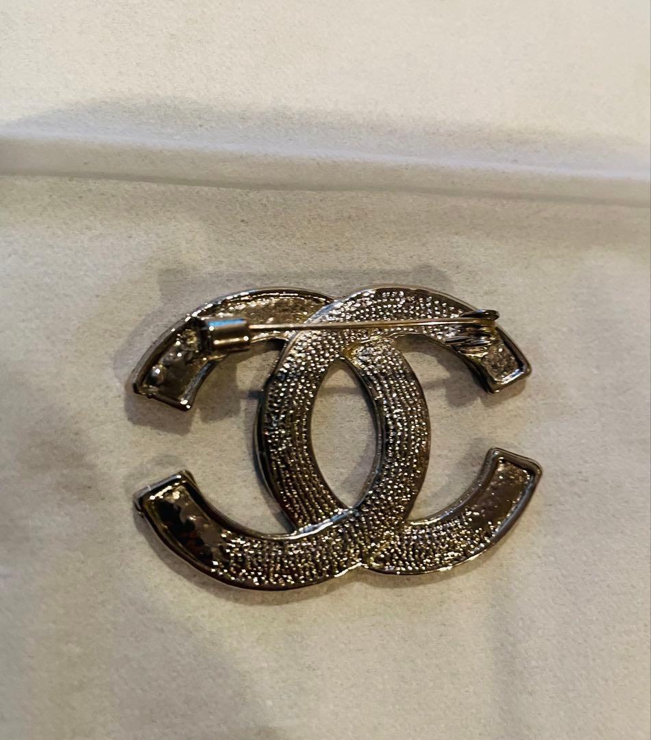 CHANEL ロゴブローチ シルバー